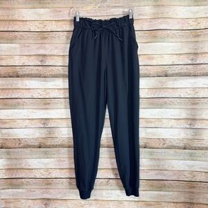 Lululemon Women's Black Keep Moving Nylon Athleisure Jogger Pants Size 4